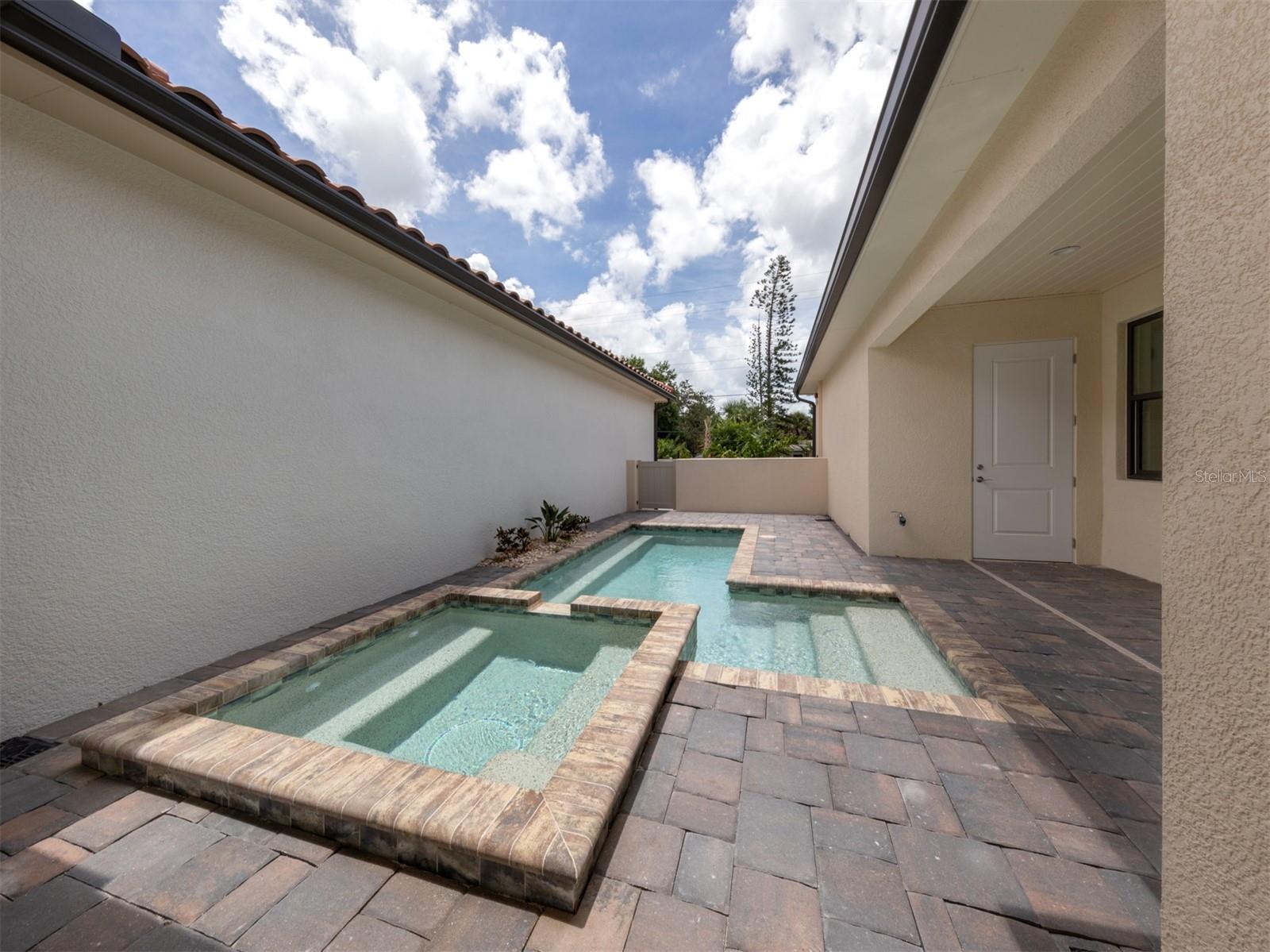 Courtyard, Spa & Pool