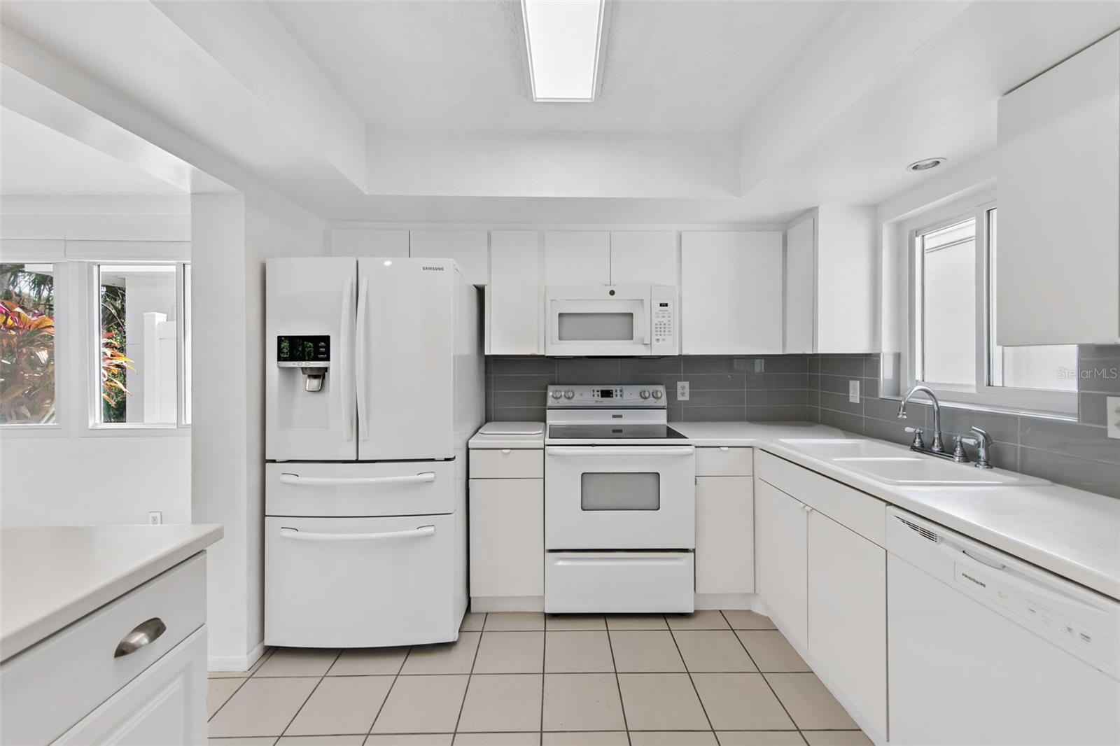 3915 Schwalbe Dr #128, Sarasota, FL 34235 — photo 5 of 16