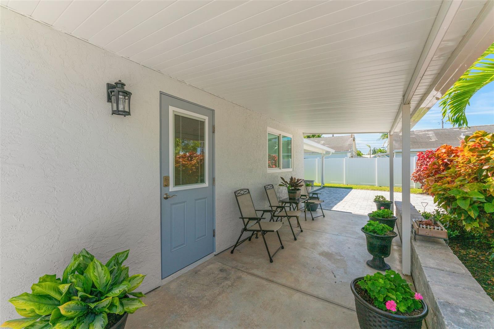 1207 Hines porch front entrance