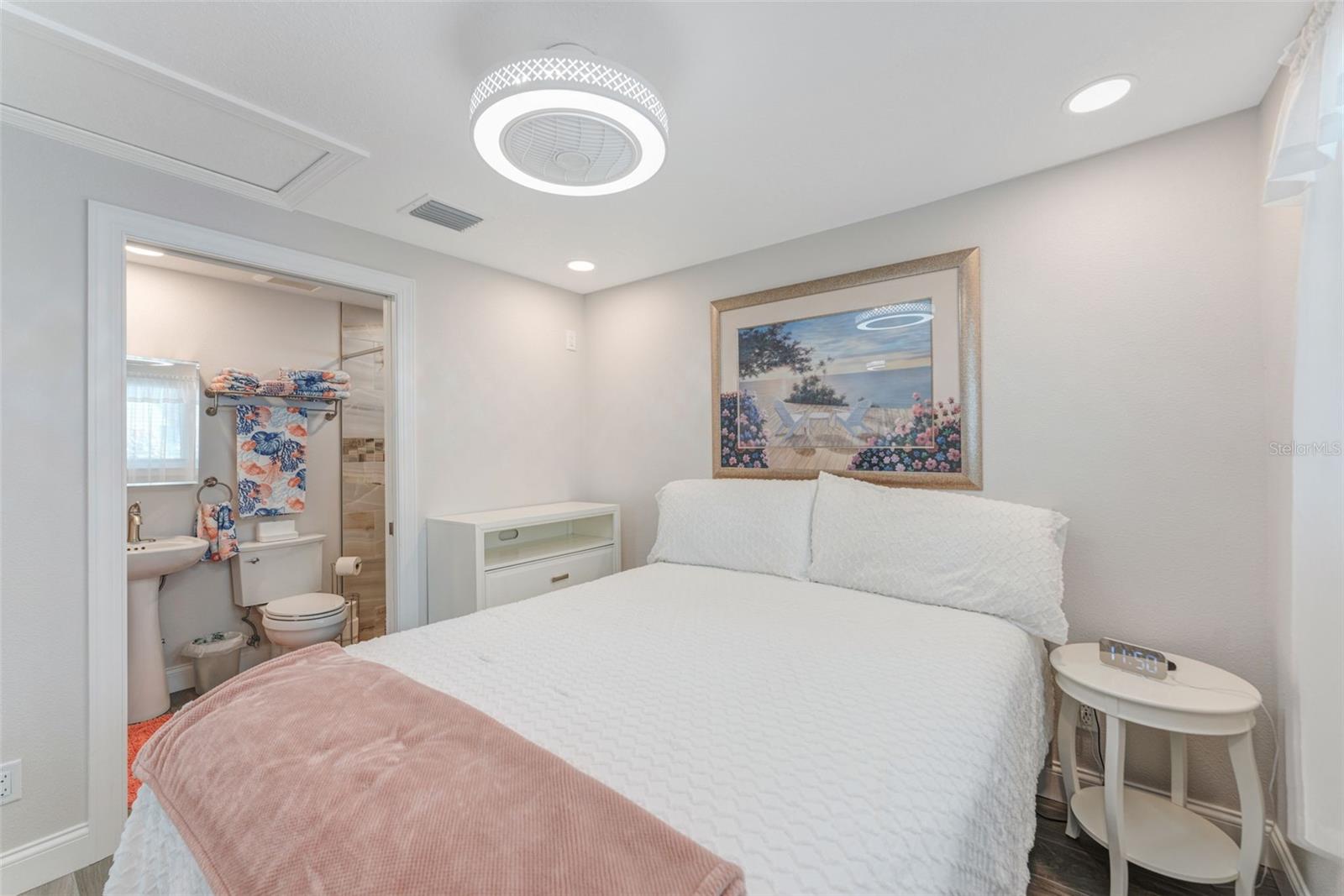 1207 Hines primary bedroom
