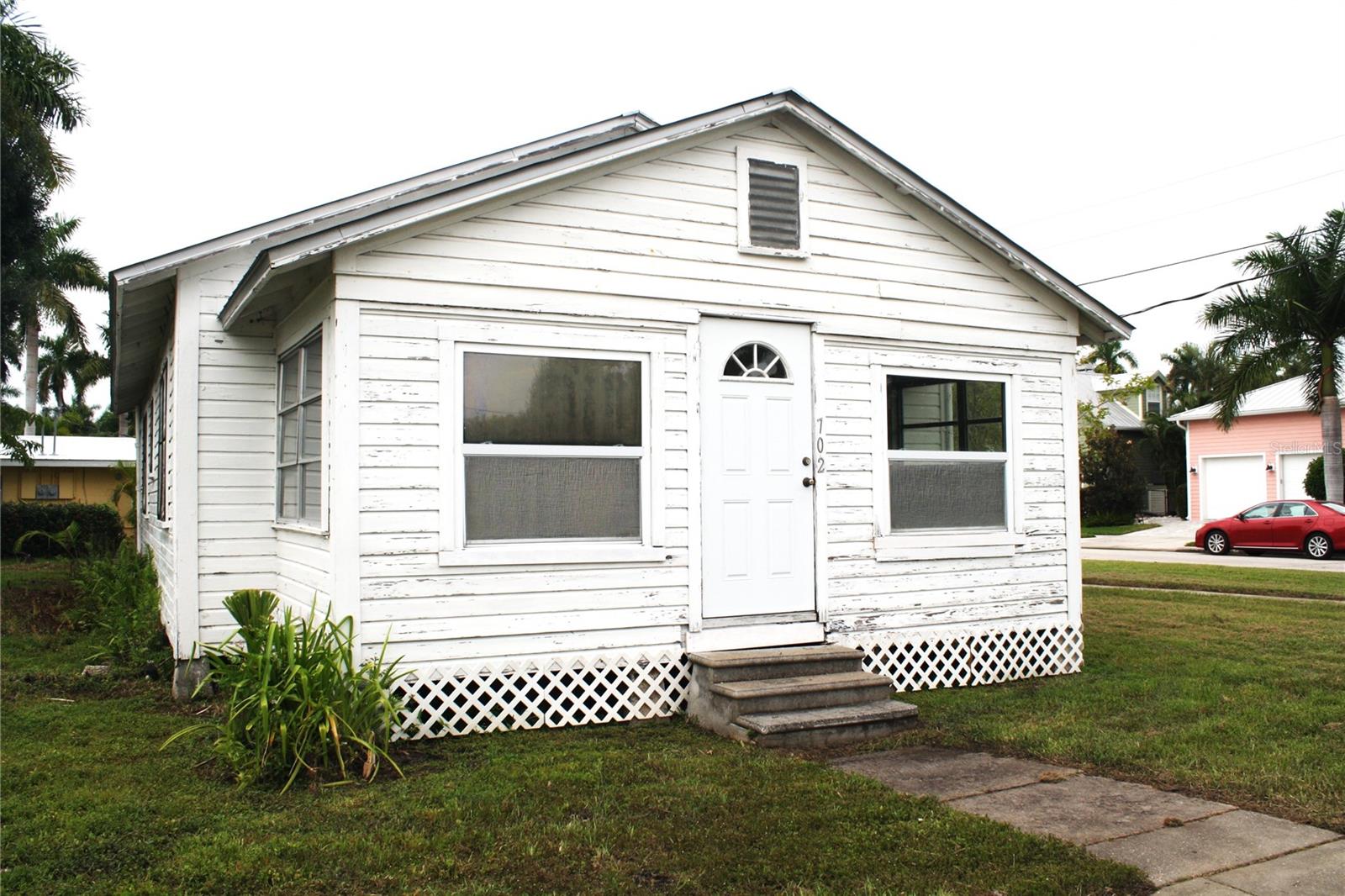 702 W Olympia Ave