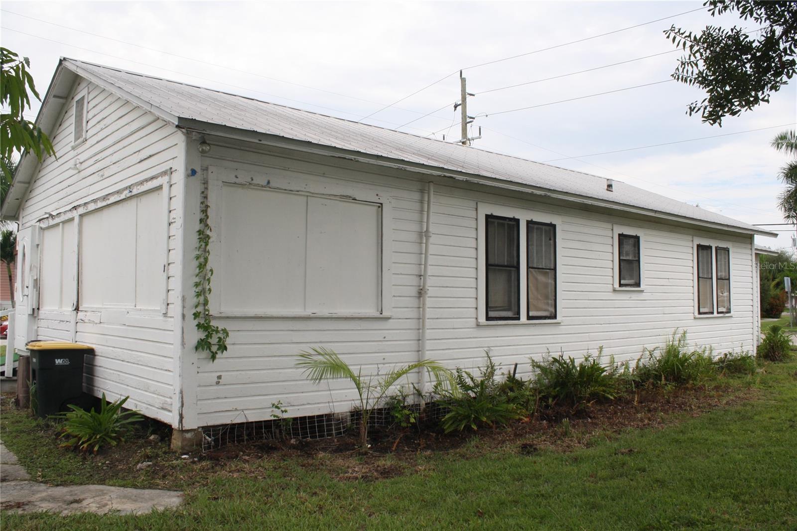 702 W Olympia Ave, Punta Gorda, FL 33950 — photo 7 of 30