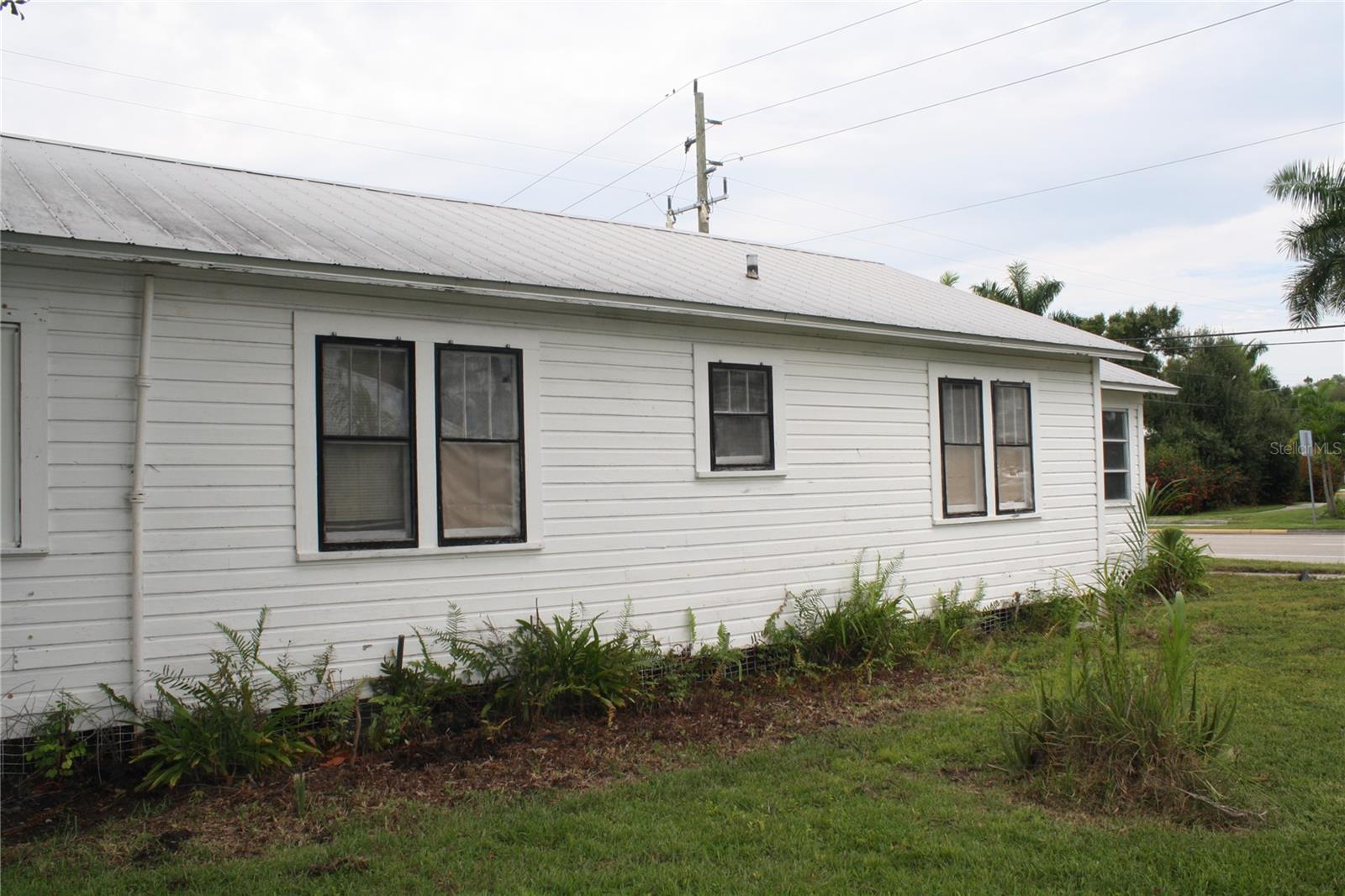 702 W Olympia Ave, Punta Gorda, FL 33950 — photo 8 of 30