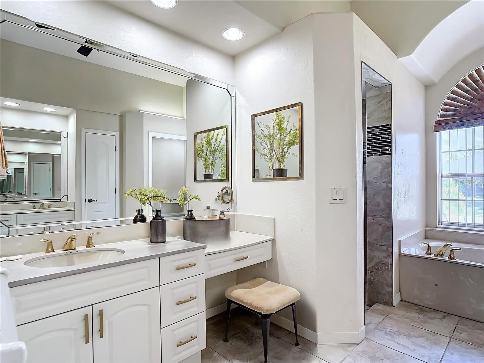 PRIMARY BATHRROM SUITE VIRTUAL STAGING