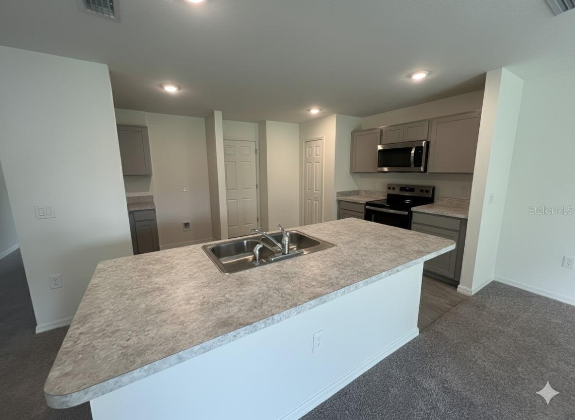 2116 Hanson St, Port Charlotte, FL 33980 — photo 4 of 6