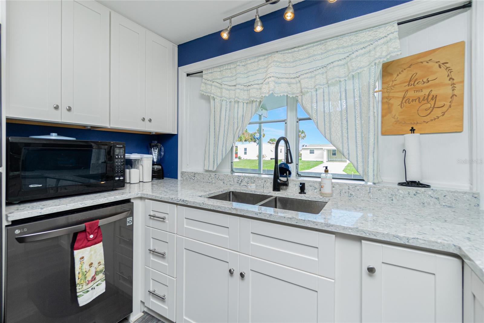 1520 Blue Heron Dr, Englewood, FL 34224 — photo 4 of 46