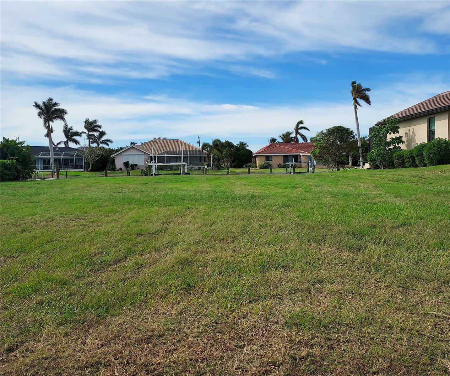 2200 Palm Tree Dr