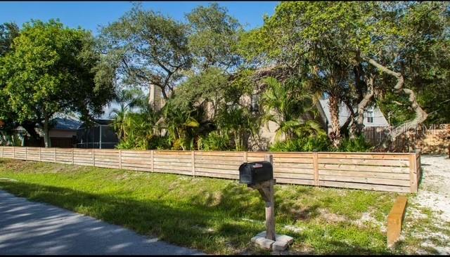5311 Creek Dr, Sarasota, FL 34231 — photo 3 of 34