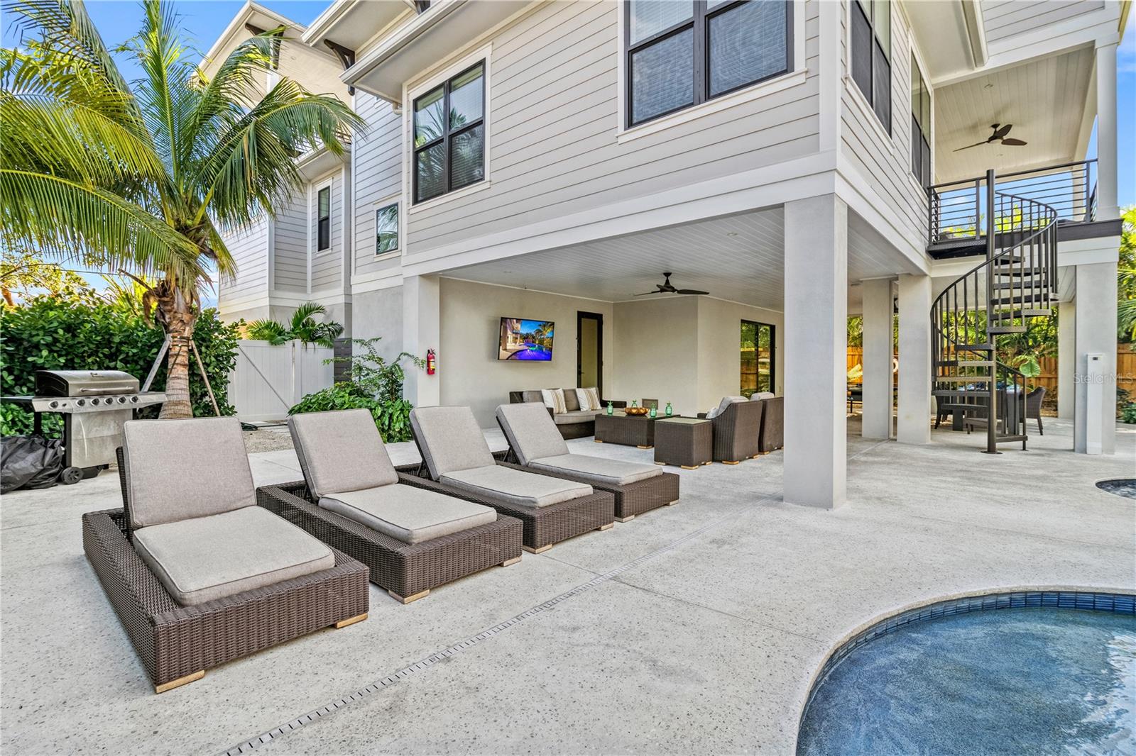 171 McKinley Dr, Sarasota, FL 34236 — photo 6 of 69
