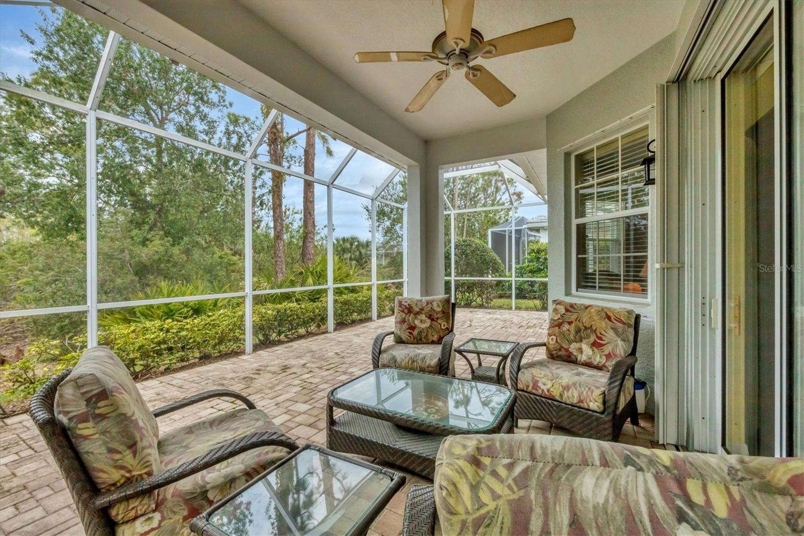 Private rear lanai