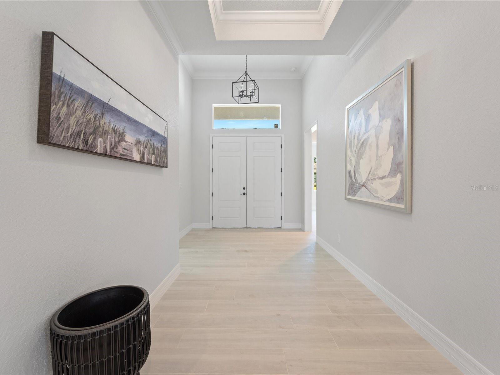 17' Foyer grand entrance!