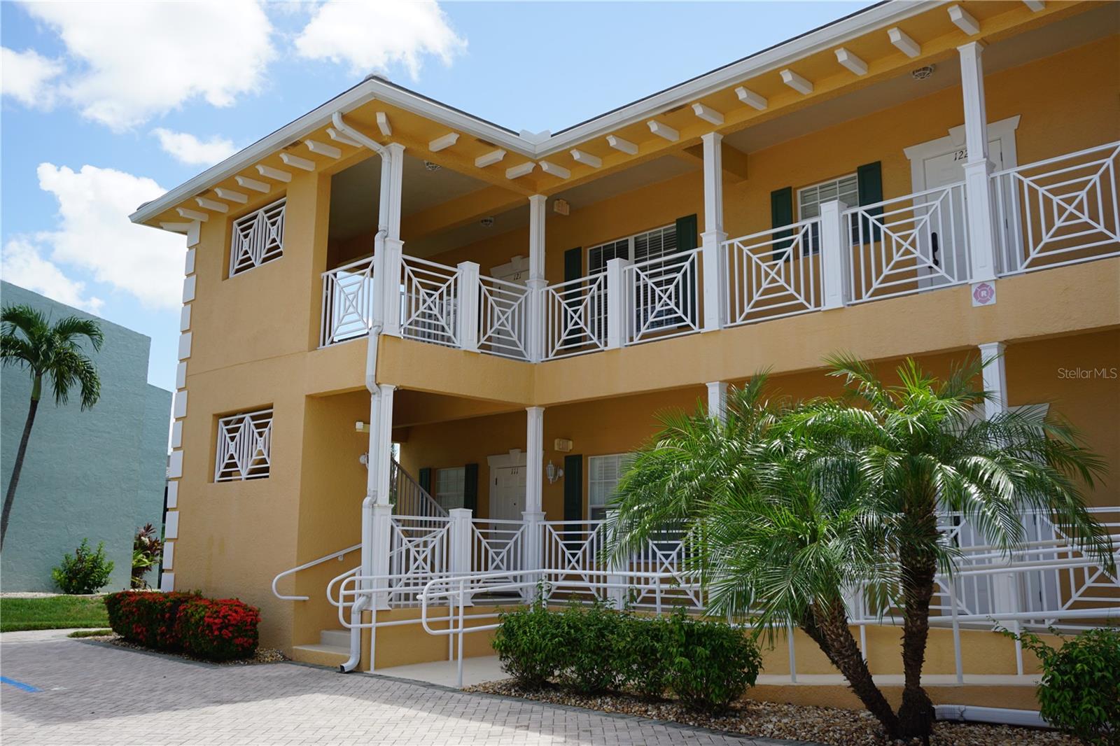 Top floor end unit