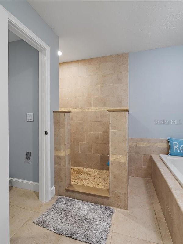 4588 Baycedar Ln, Sarasota, FL 34241 — photo 18 of 38