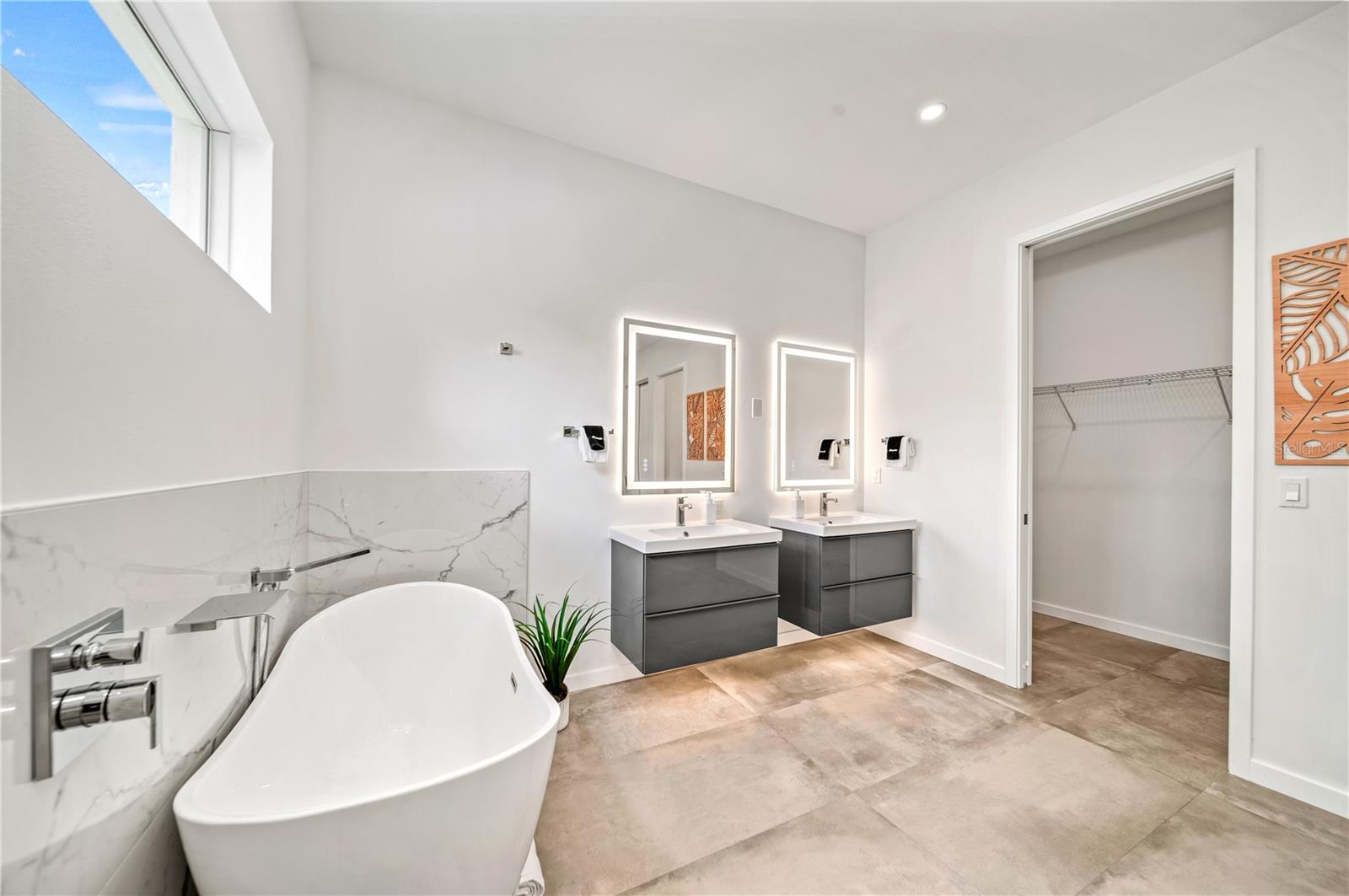 2327 Hillview St, Sarasota, FL 34239 — photo 28 of 52