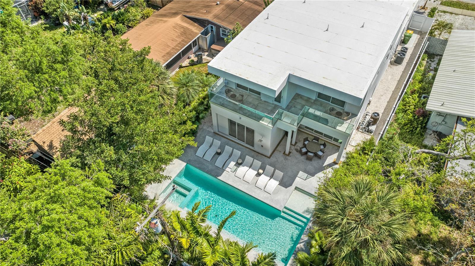 2327 Hillview St, Sarasota, FL 34239 — photo 4 of 52