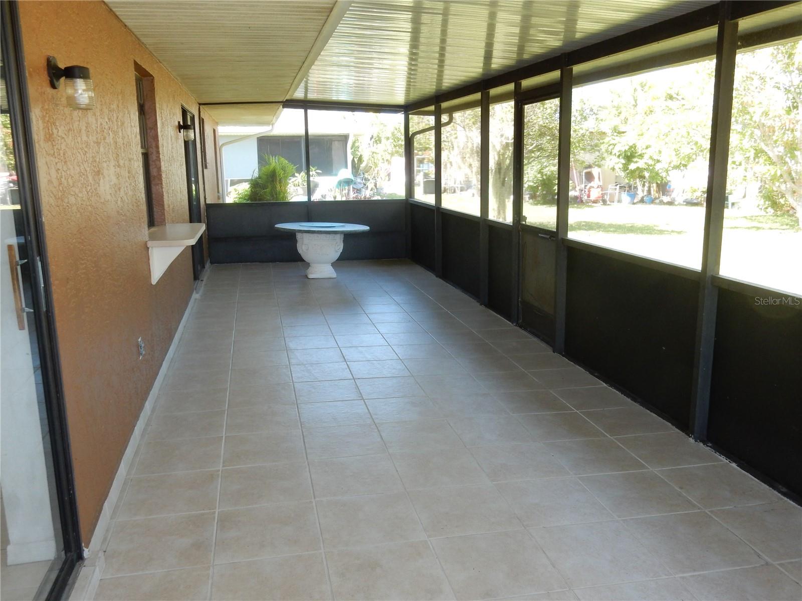 Huge Lanai