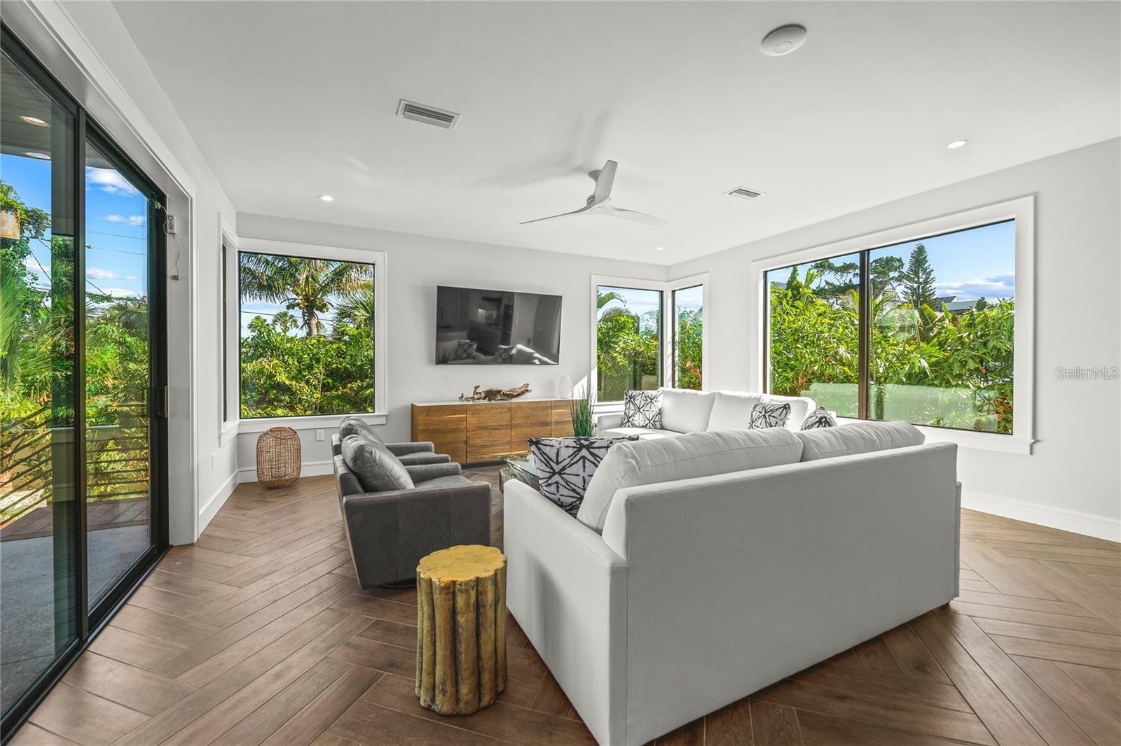 135 Grant Dr, Sarasota, FL 34236 — photo 13 of 83