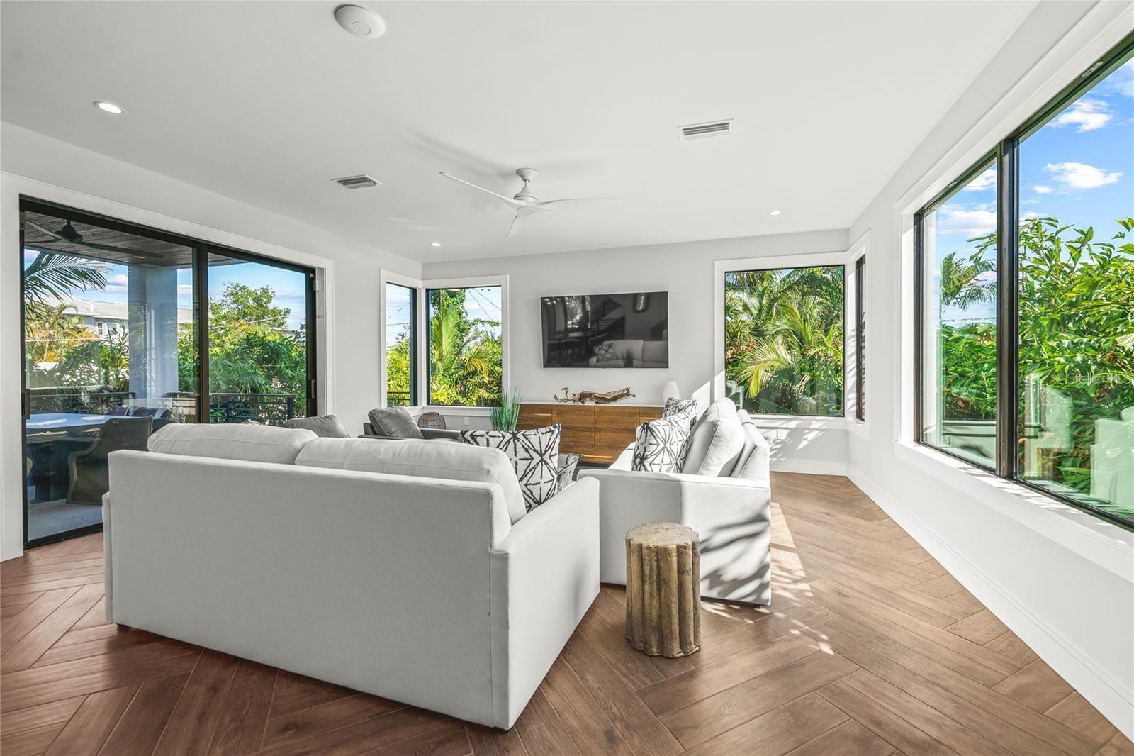 135 Grant Dr, Sarasota, FL 34236 — photo 14 of 83