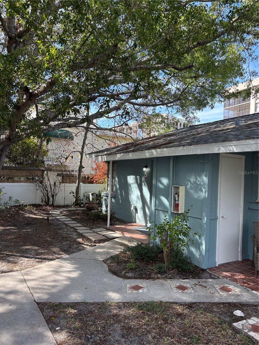 170 Roosevelt Dr #5