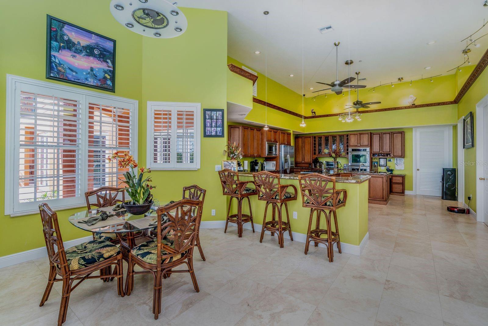 Bar, breakfast nook, kitchen