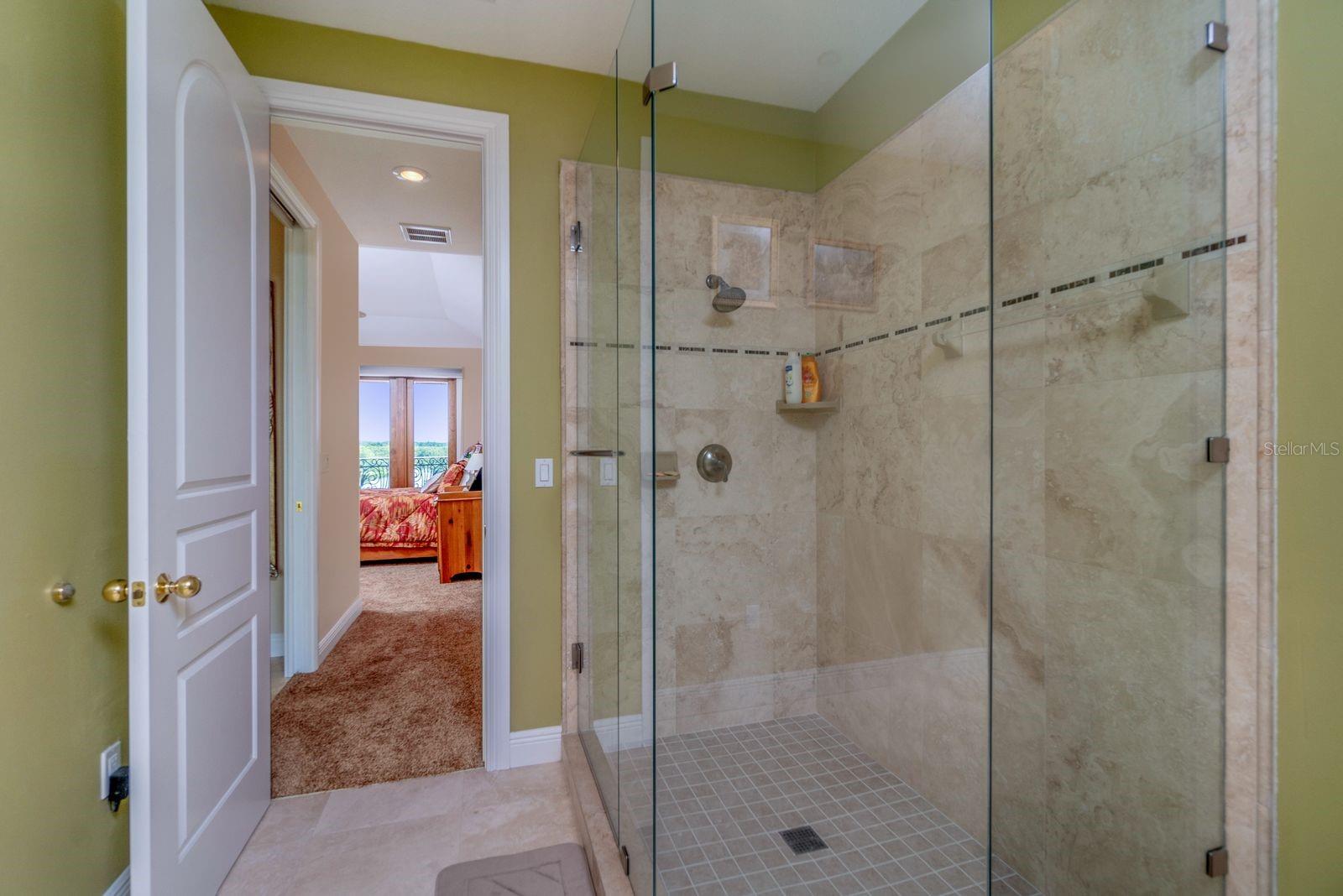 Junior suite up bath with shower
