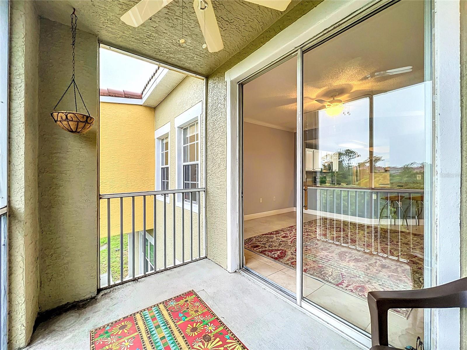 Ceiling fan for comfortable breeze