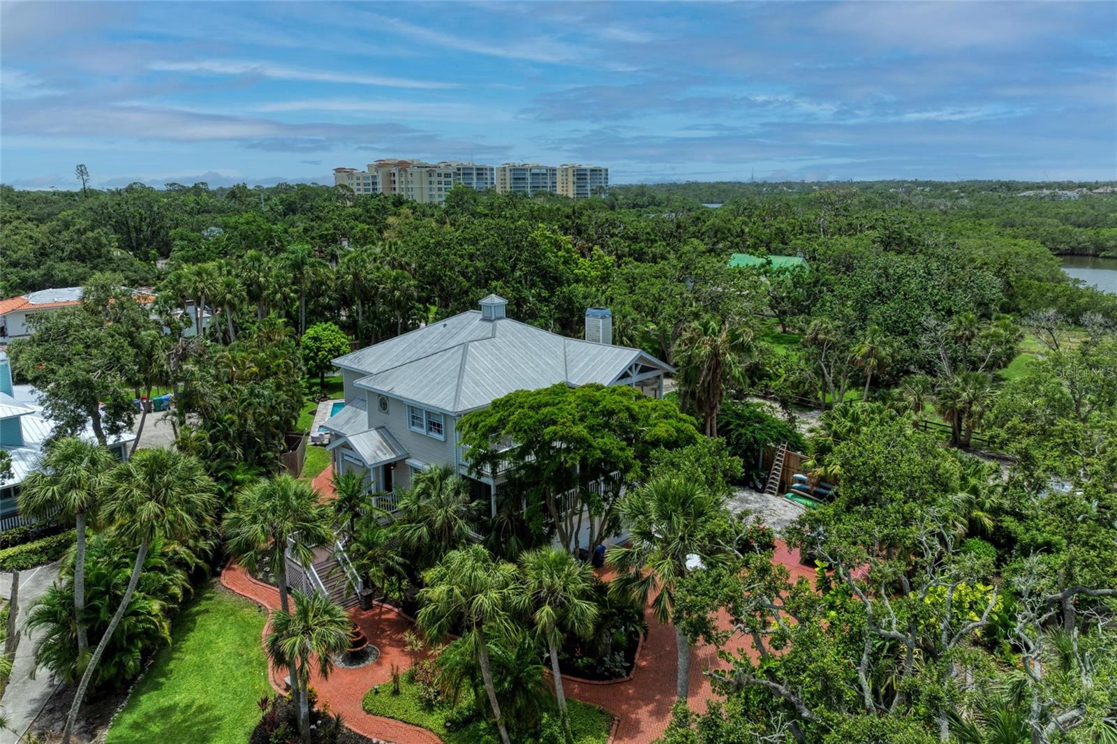 8963 Fishermens Bay Dr, Sarasota, FL 34231 — photo 9 of 97