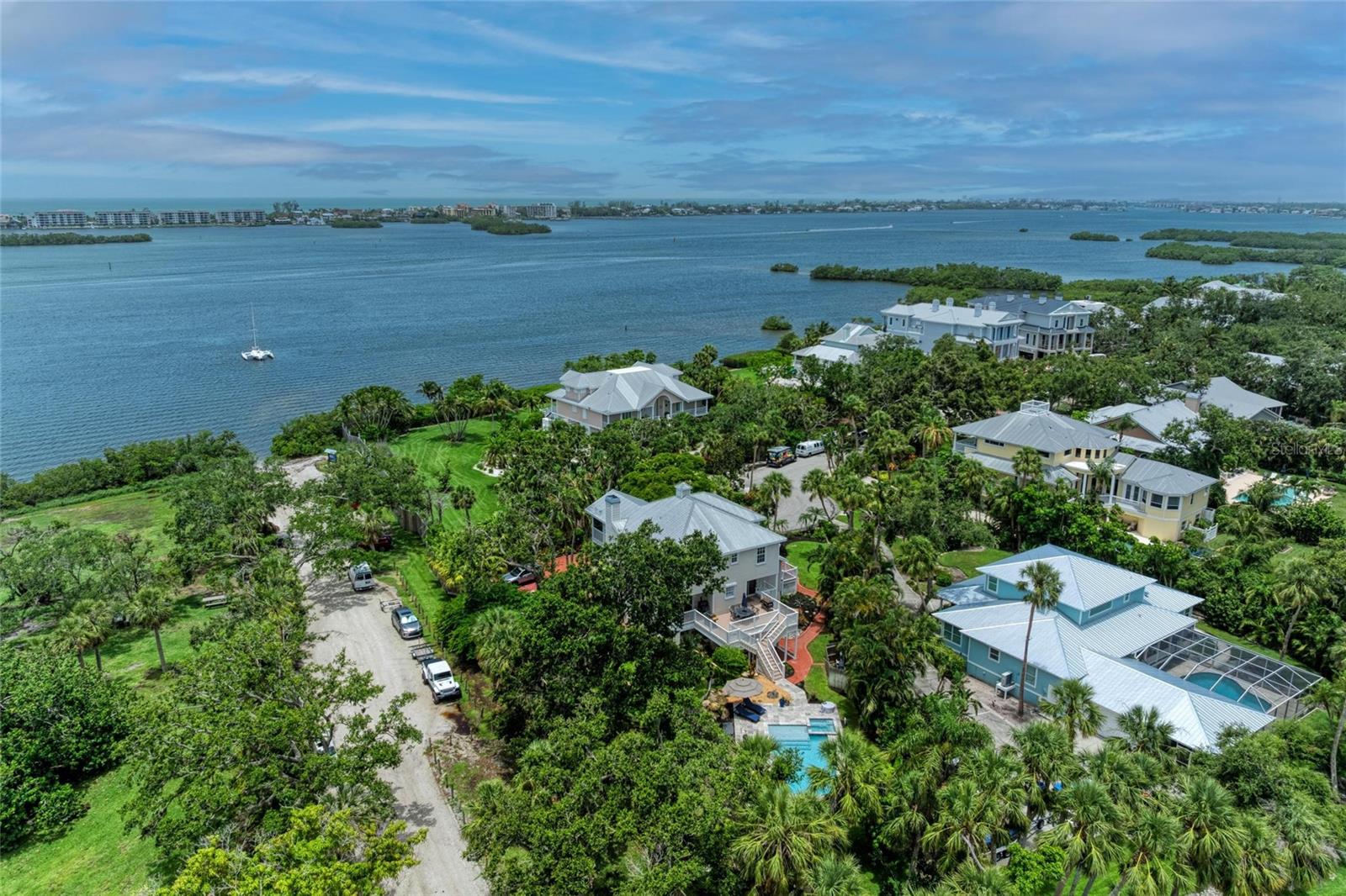 8963 Fishermens Bay Dr, Sarasota, FL 34231 — photo 16 of 97