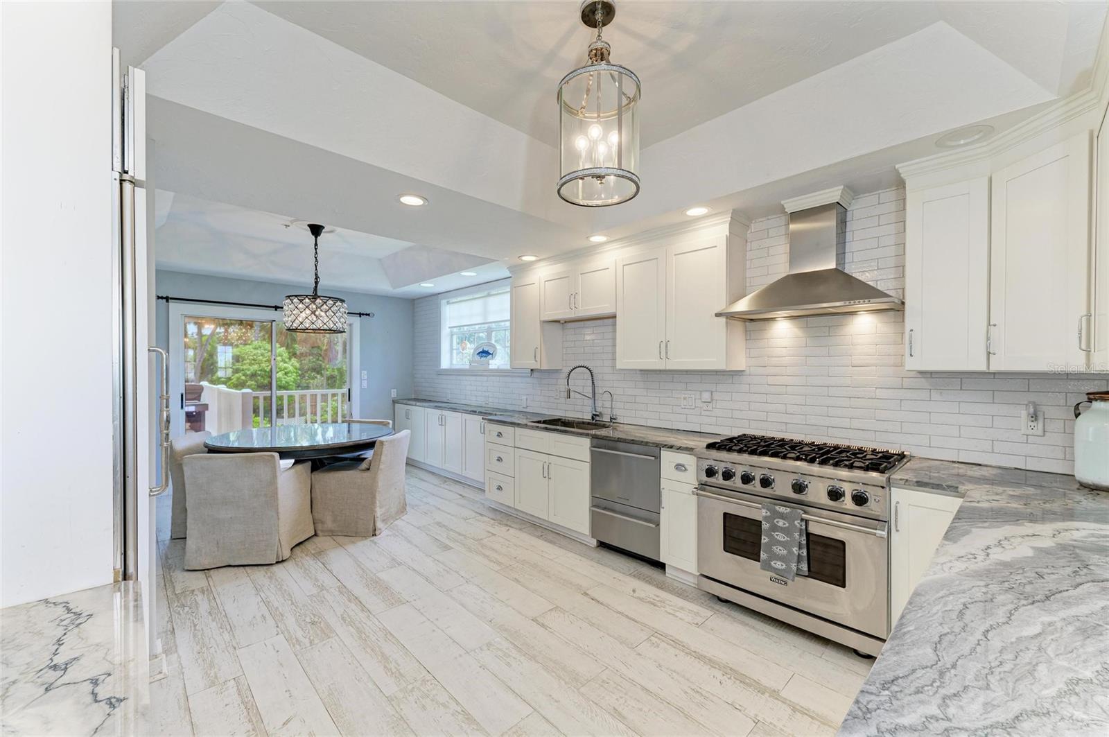 8963 Fishermens Bay Dr, Sarasota, FL 34231 — photo 27 of 97