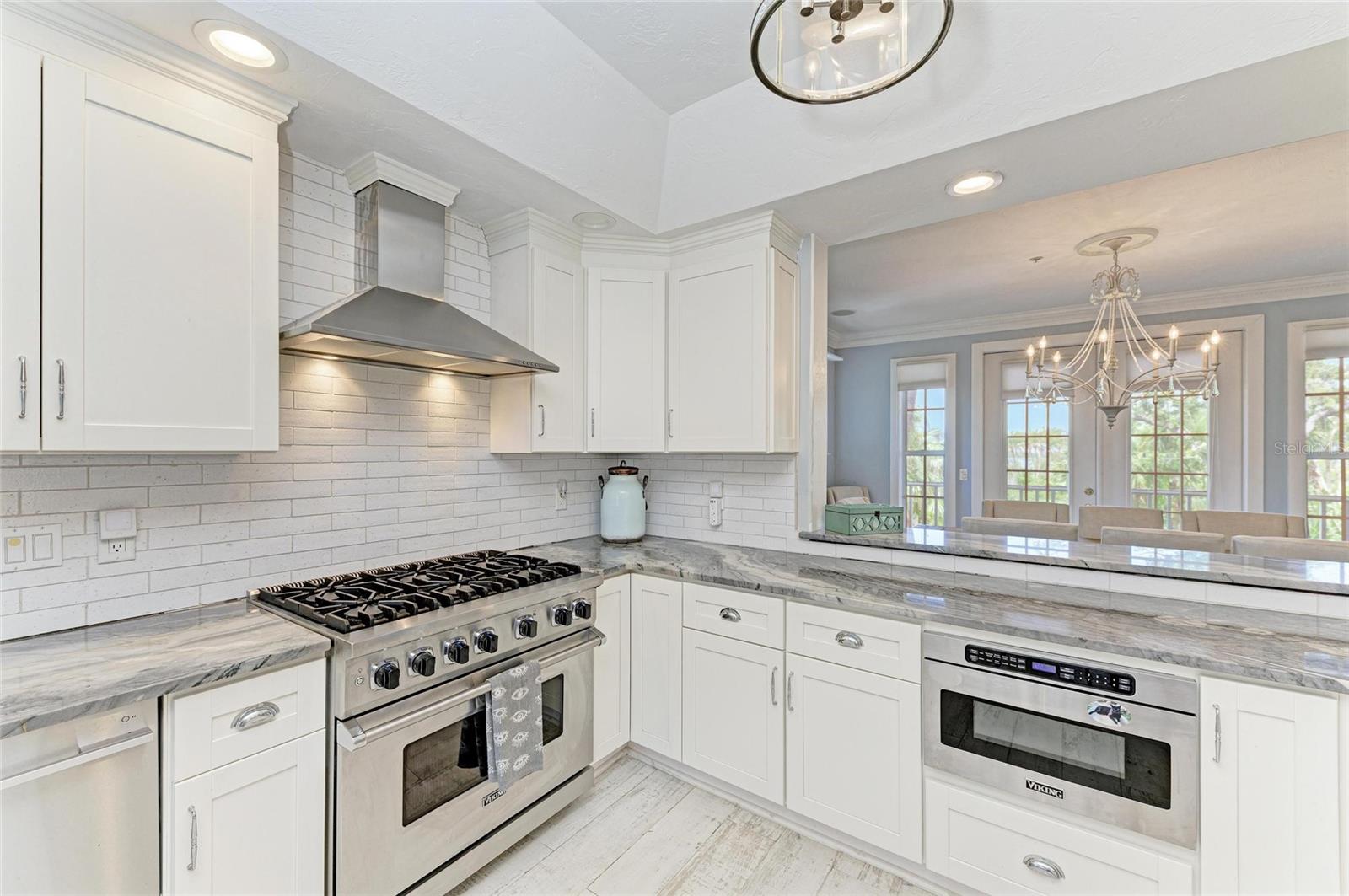 8963 Fishermens Bay Dr, Sarasota, FL 34231 — photo 28 of 97