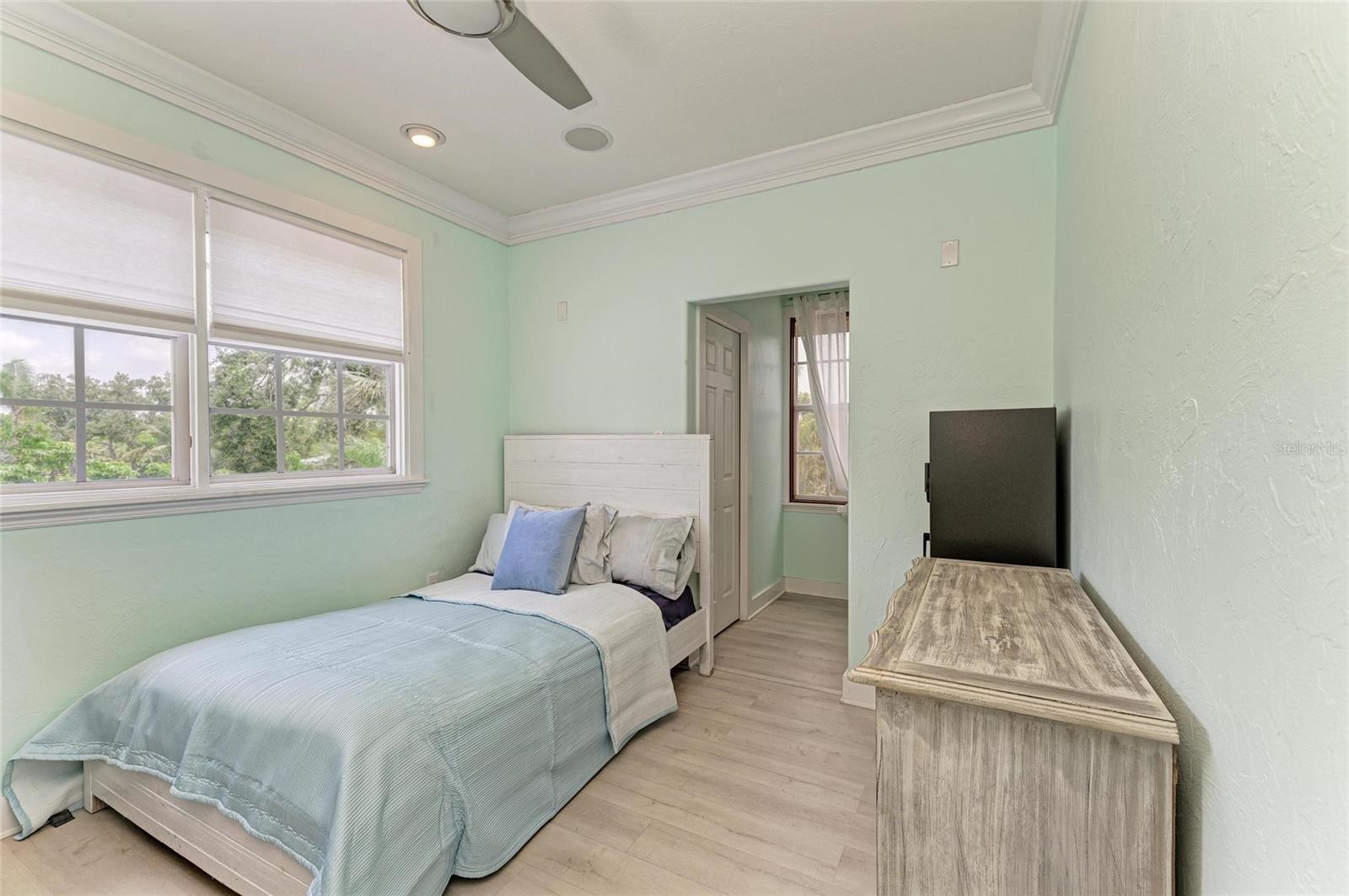 8963 Fishermens Bay Dr, Sarasota, FL 34231 — photo 44 of 97