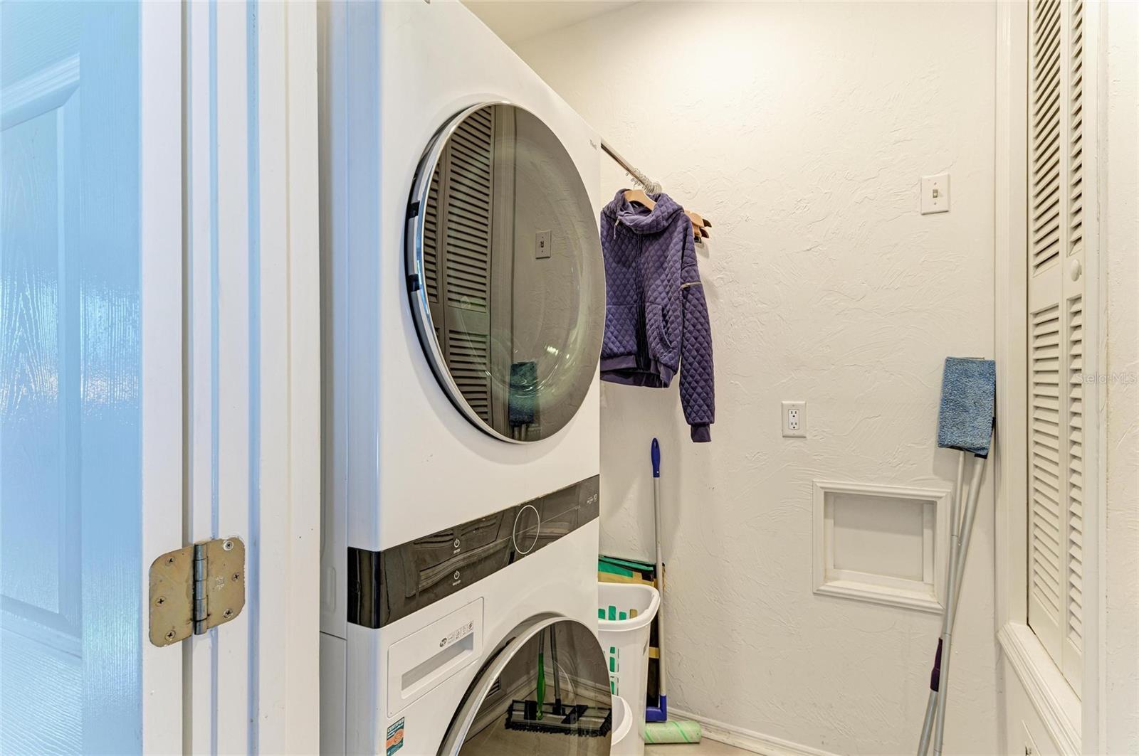 8963 Fishermens Bay Dr, Sarasota, FL 34231 — photo 56 of 97