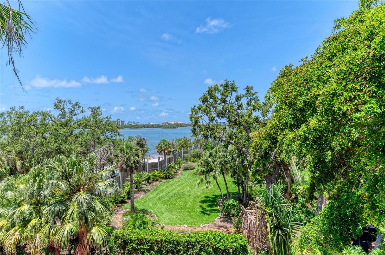 8963 Fishermens Bay Dr, Sarasota, FL 34231 — photo 8 of 97