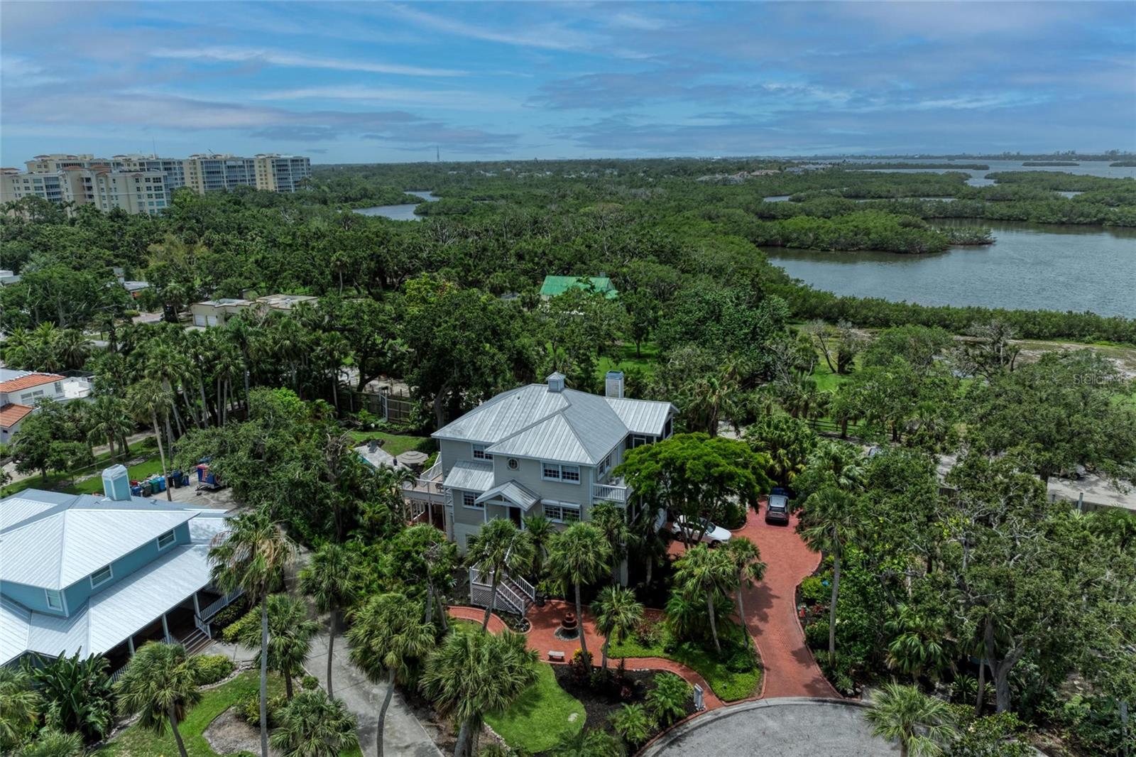 8963 Fishermens Bay Dr, Sarasota, FL 34231 — photo 12 of 97