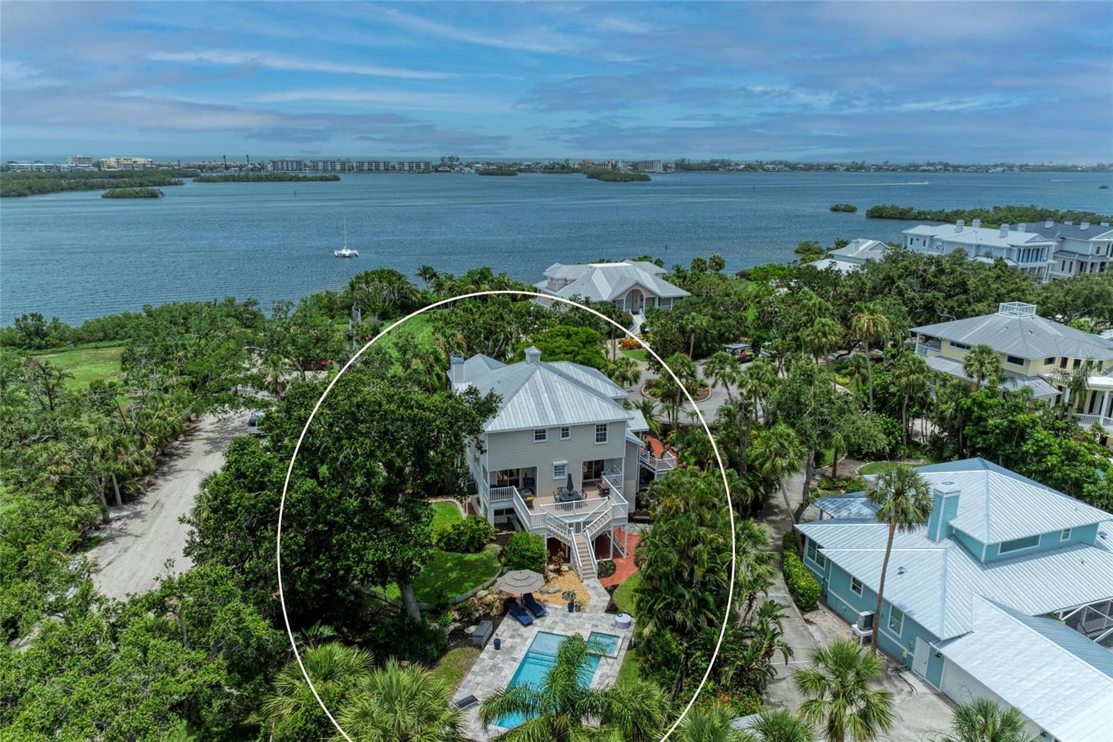 8963 Fishermens Bay Dr, Sarasota, FL 34231 — photo 13 of 97