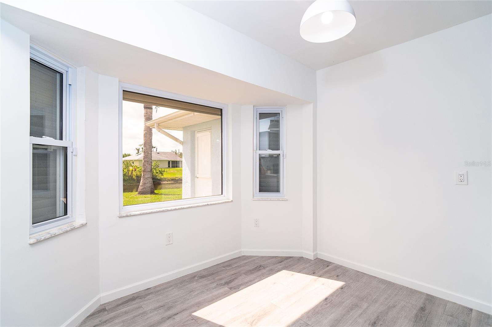 Eat-in breakfast nook