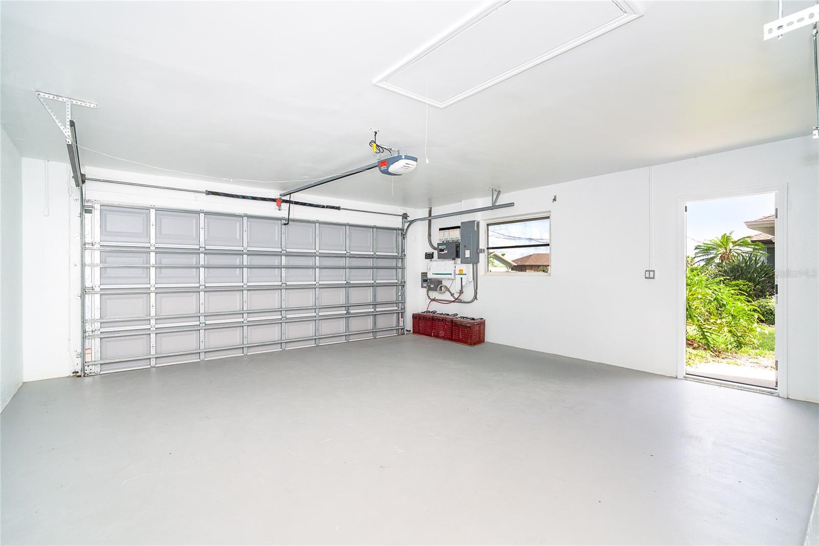 Spacious garage