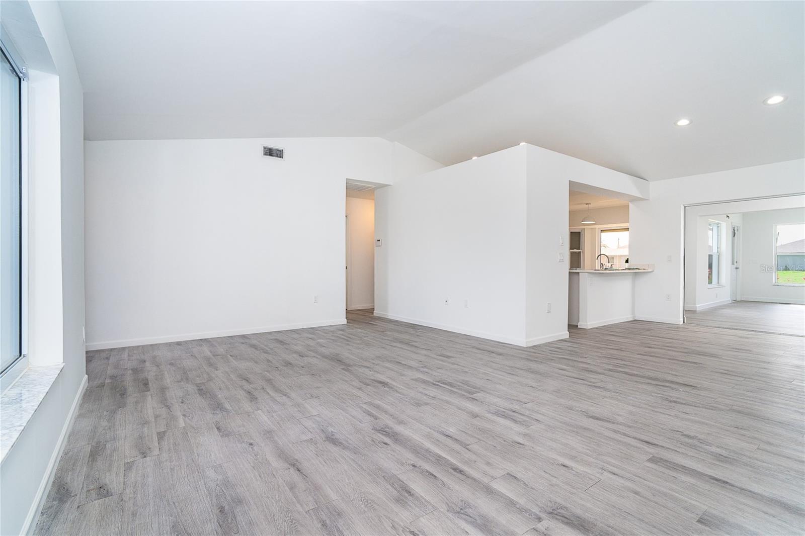 Great open floorplan