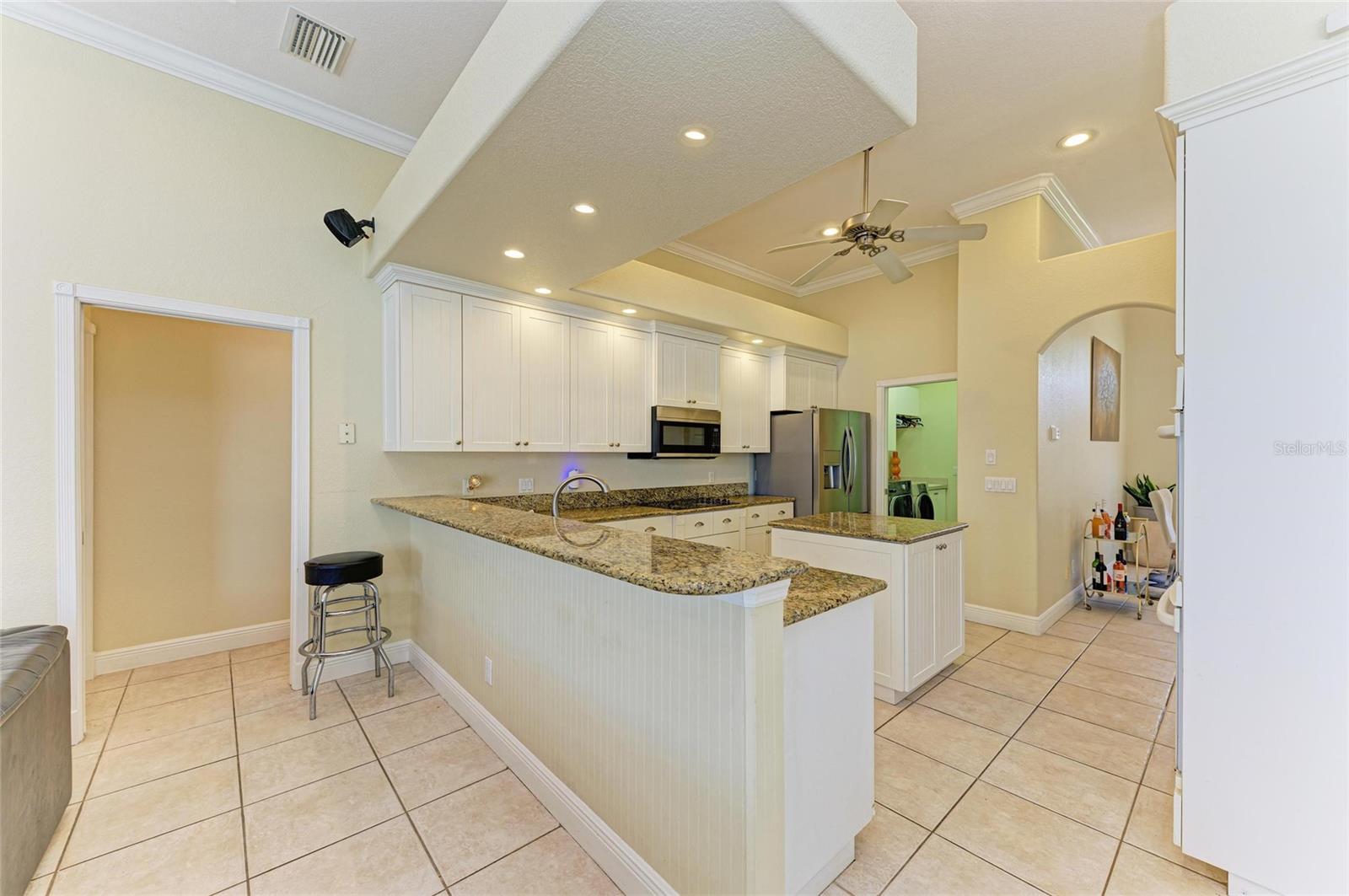 Kitchen with breakfast bar