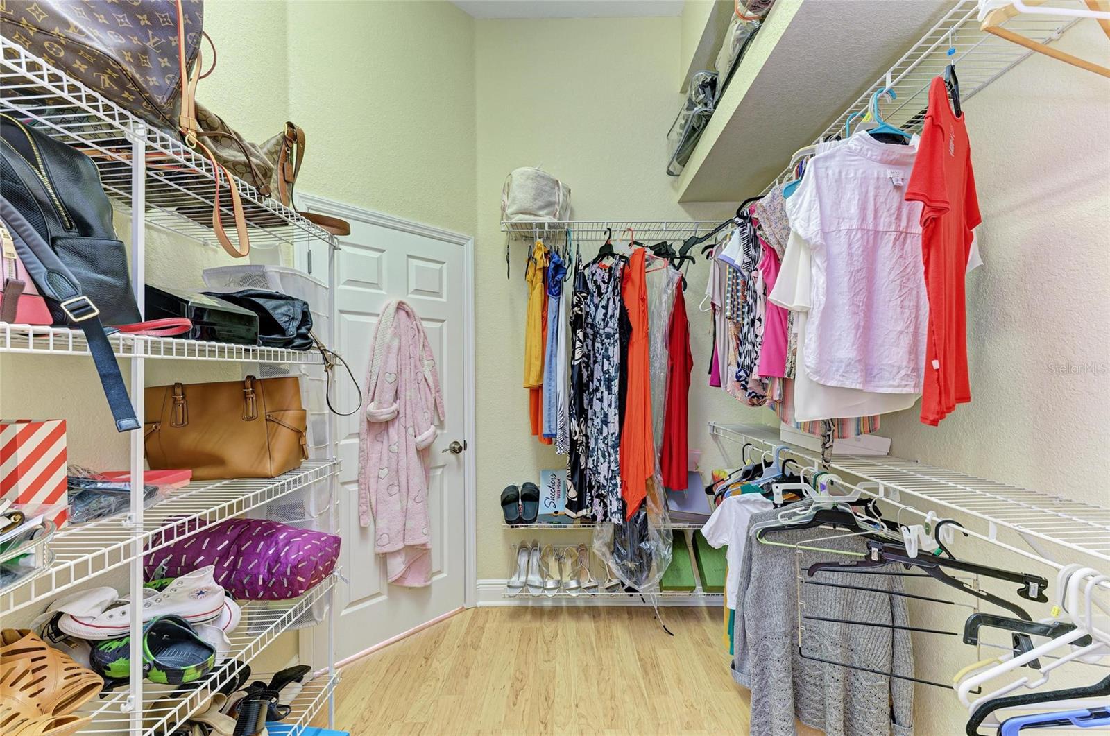 Walk-in Closet Master bedroom
