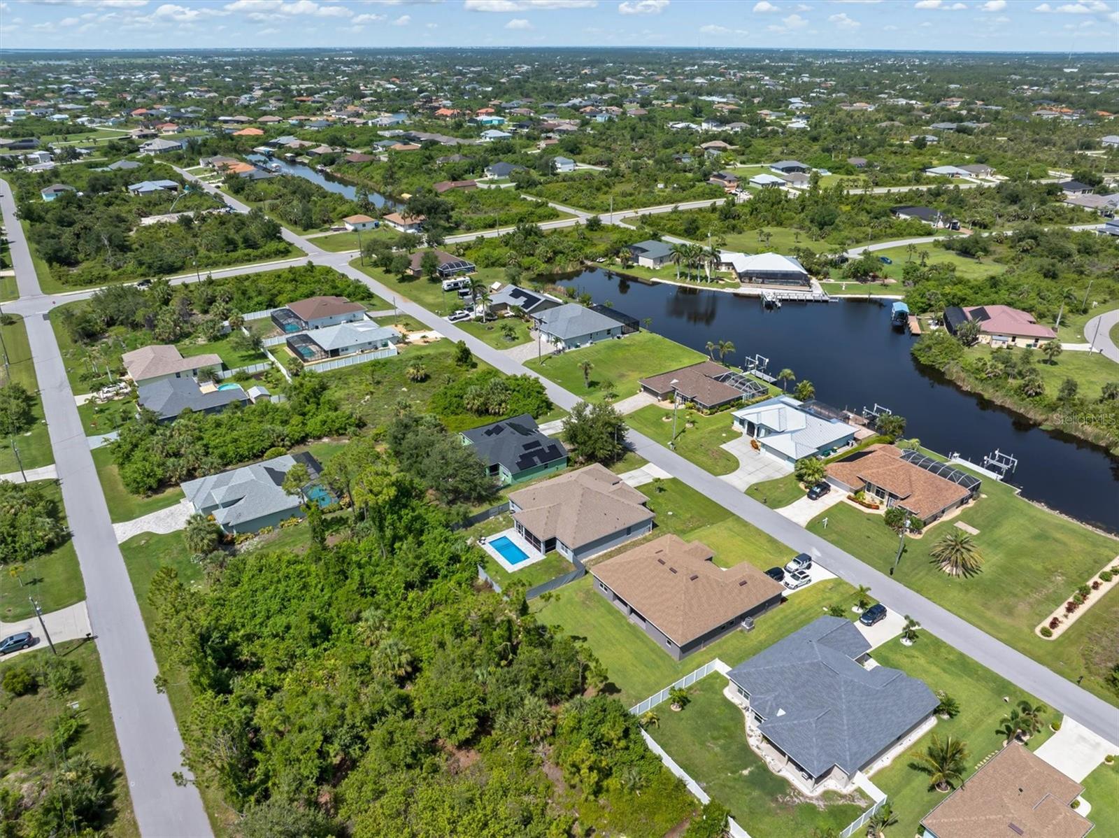 Circular street with gulf-access homes on one side.