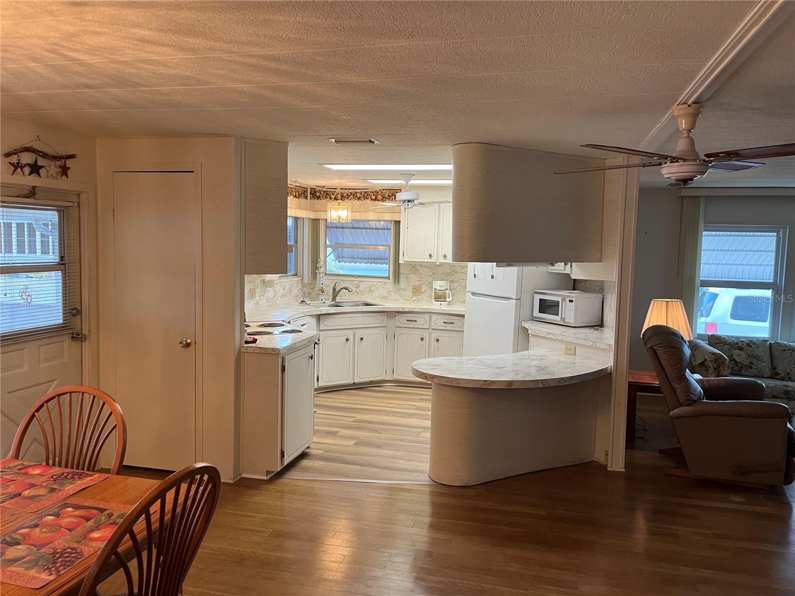 806 Jolanda Cir, Venice, FL 34285 — photo 21 of 44