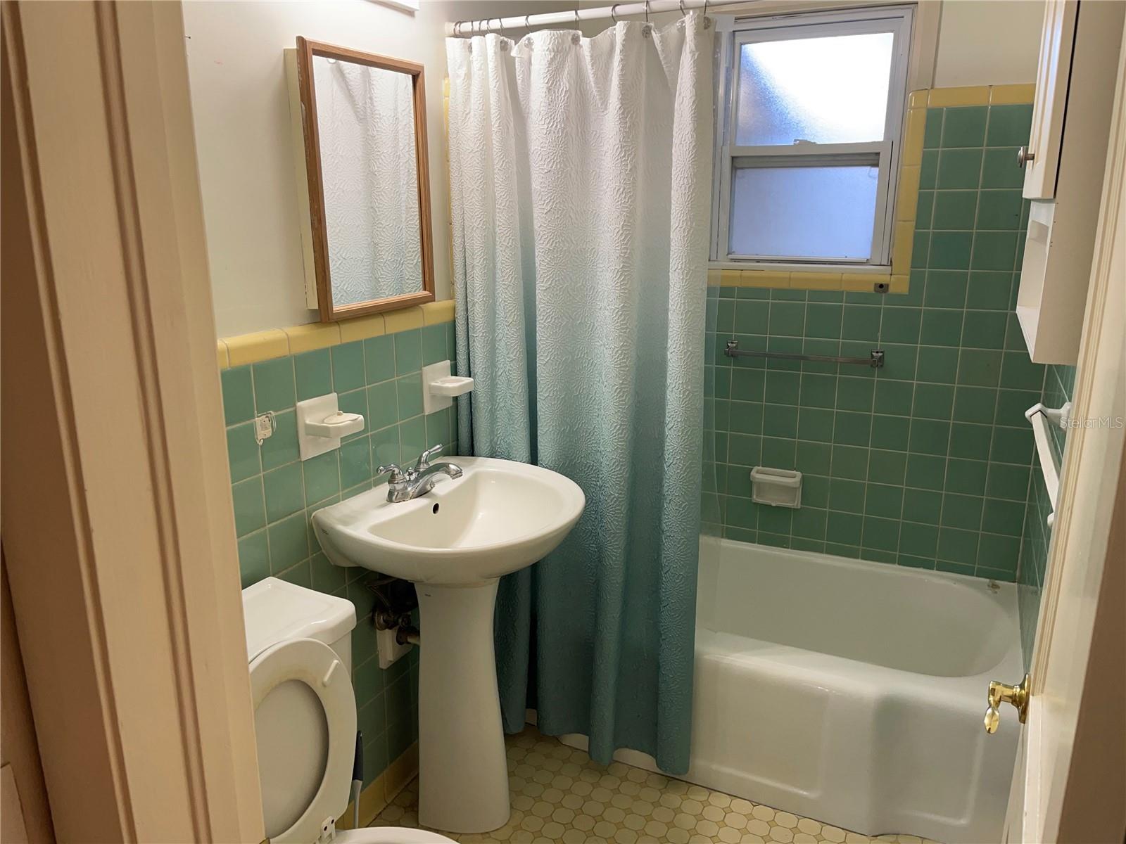 2415 Pelican Dr, Sarasota, FL 34237 — photo 13 of 14