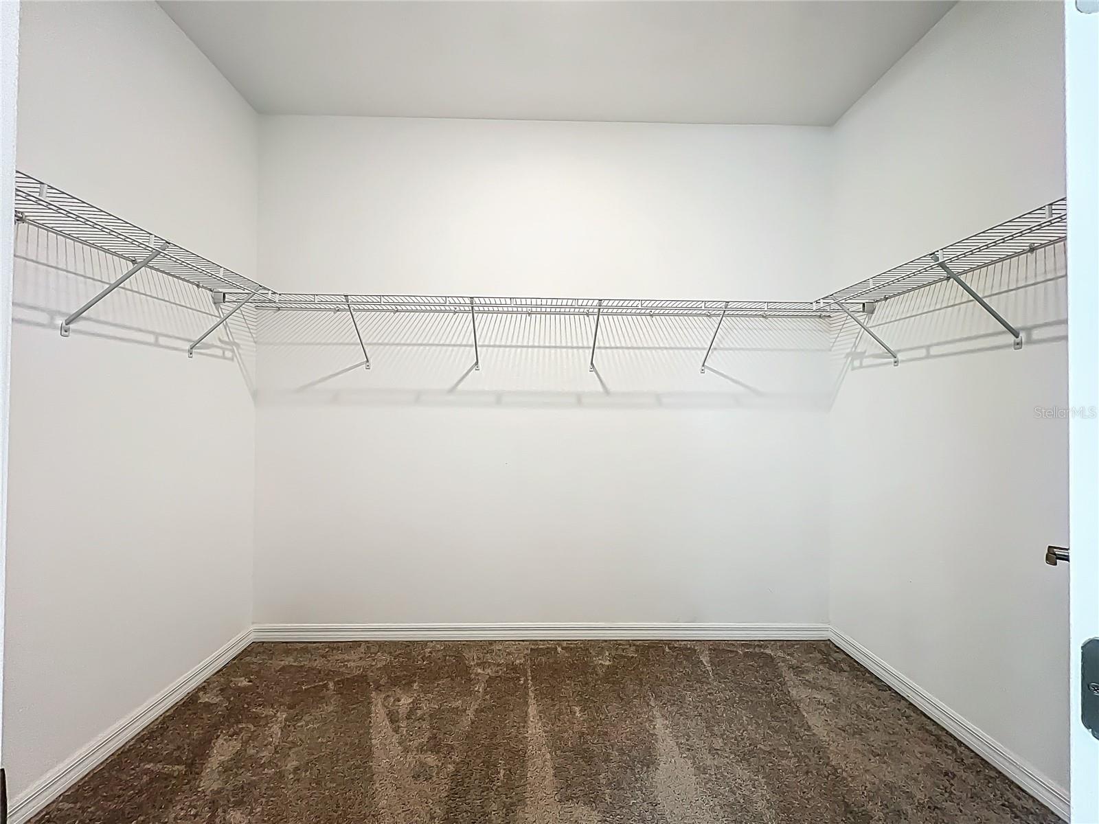 WALKIN CLOSET 1
