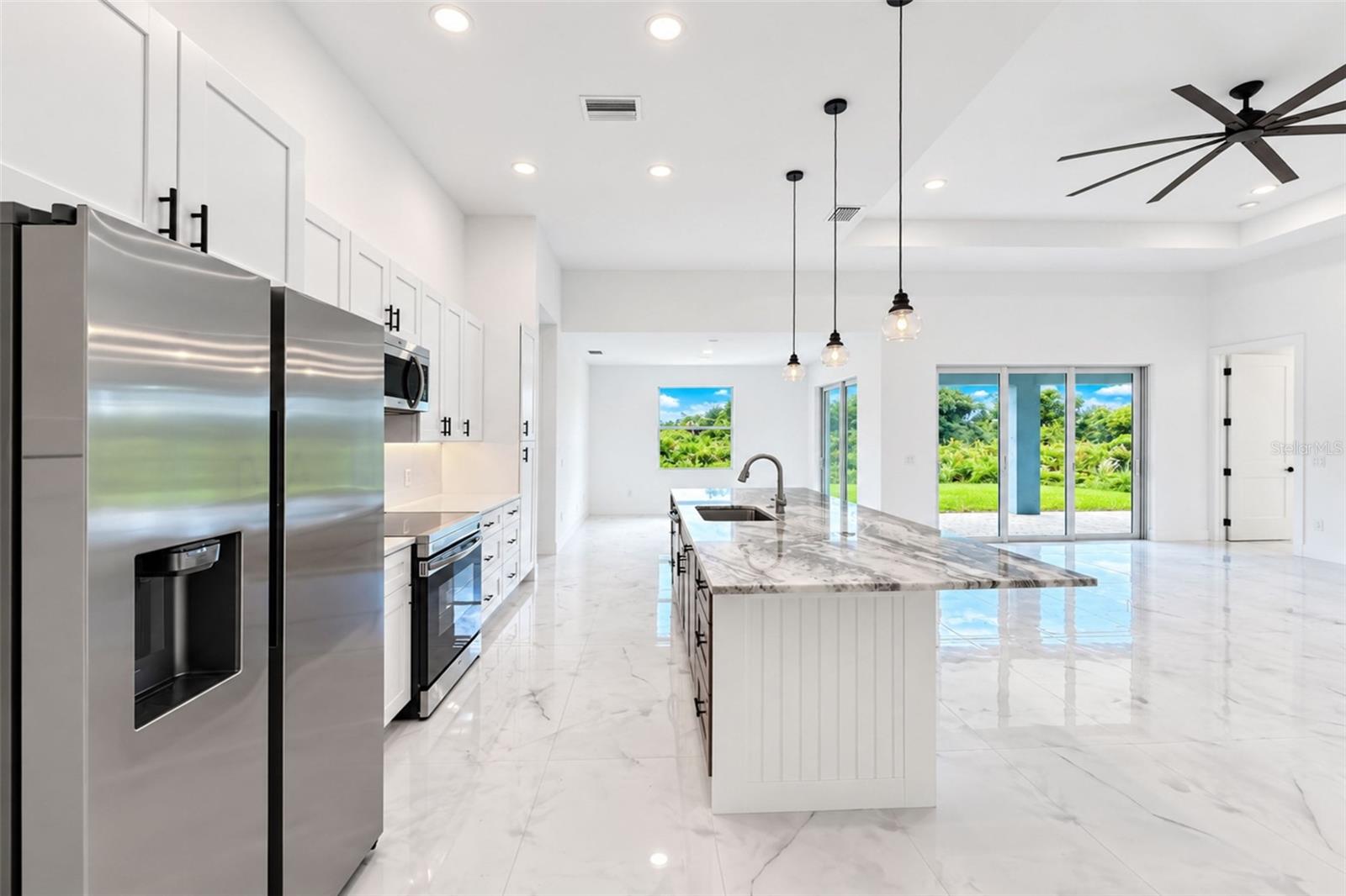 Kitchen with two toned cabinetry