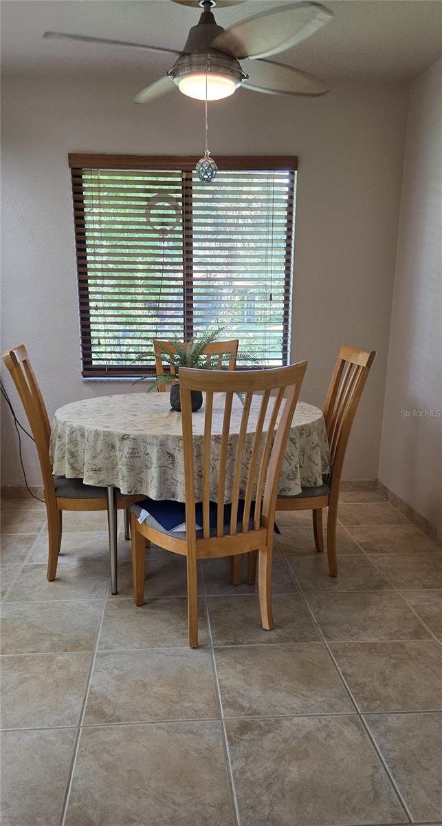 Breakfast Nook 8 x 7
