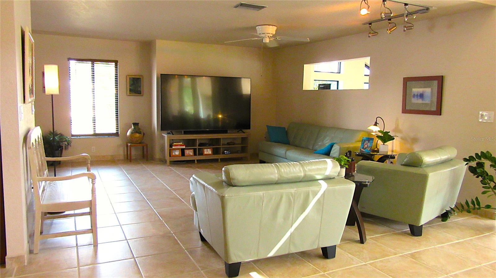 Living Room 15.5x17