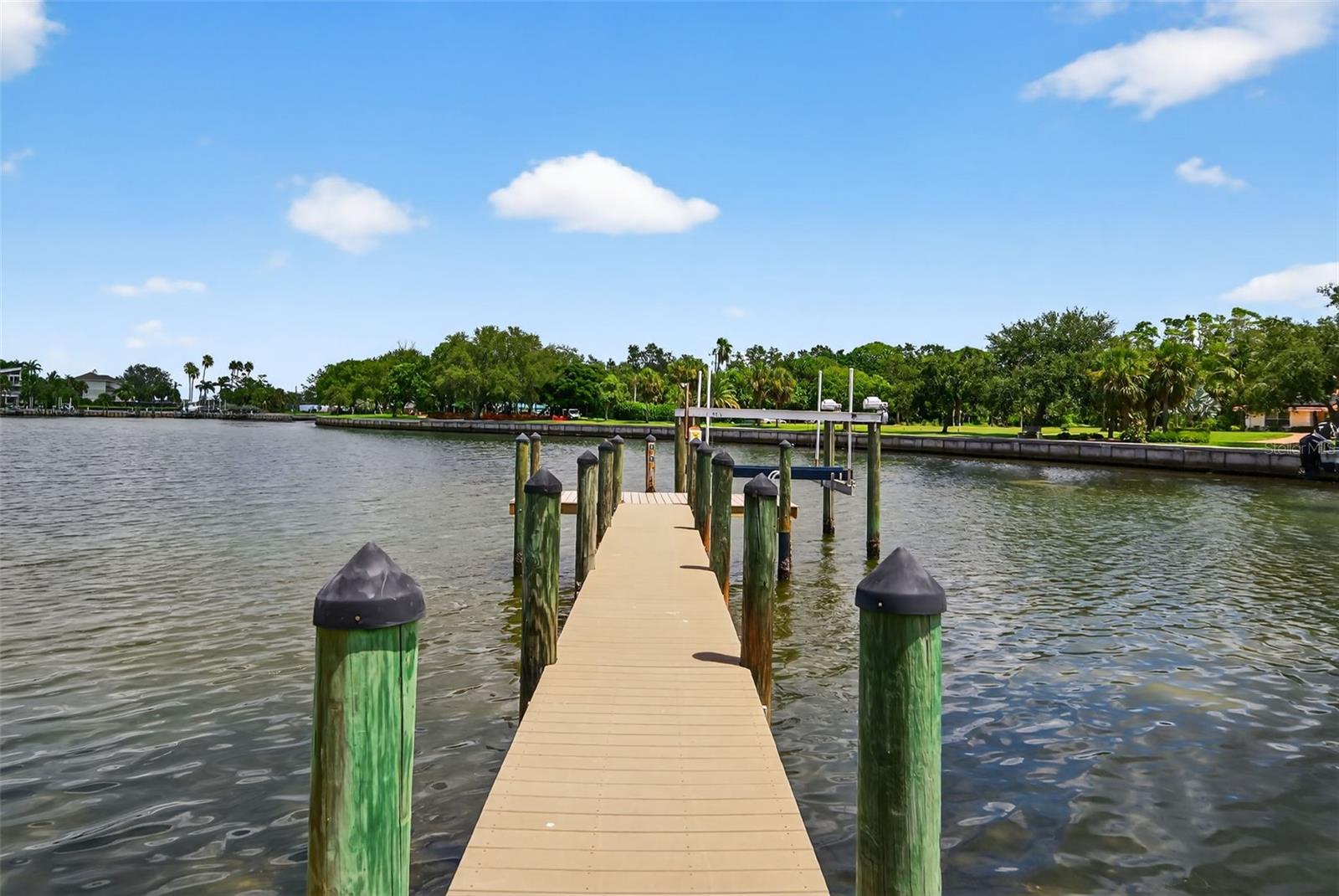 377 S Shore Dr, Sarasota, FL 34234 — photo 11 of 23