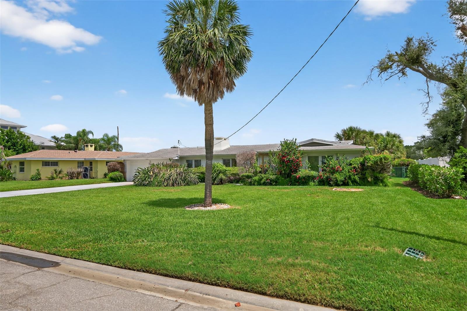 377 S Shore Dr, Sarasota, FL 34234 — photo 4 of 23