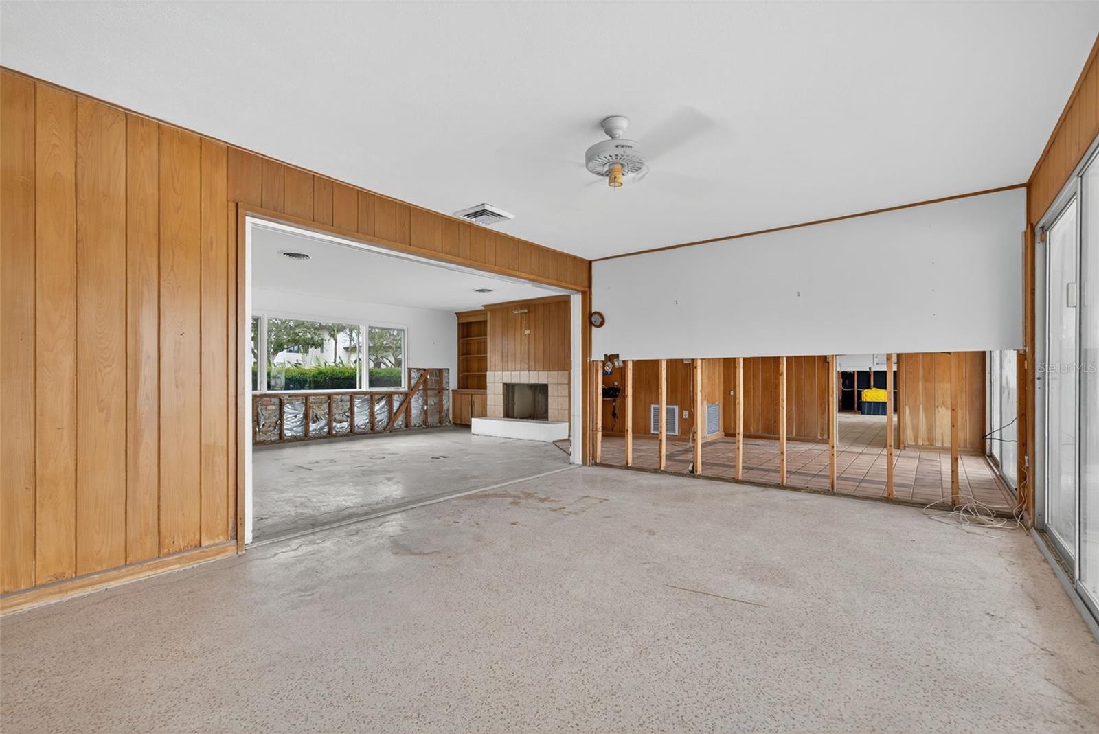 377 S Shore Dr, Sarasota, FL 34234 — photo 6 of 23